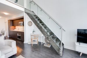 #533 5 hanna ave mls 21 copy